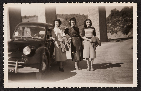 Photographie d’Eliane Cohen et de ses amies en Algérie en 1950 ou en 1951.