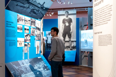 Vue des salles de l'exposition Olympisme, une histoire du monde